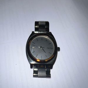 Nixon acetate time teller